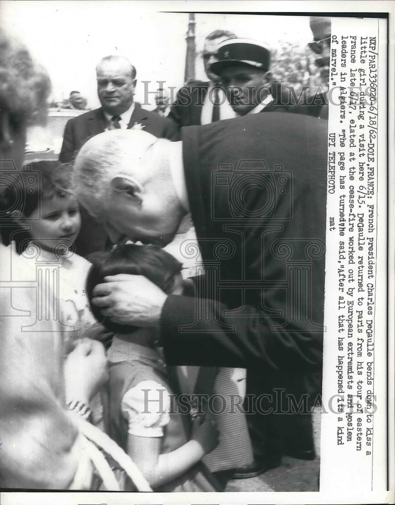 1962 Press Photo French President Charles DeGaulle kisses little girl - Historic Images