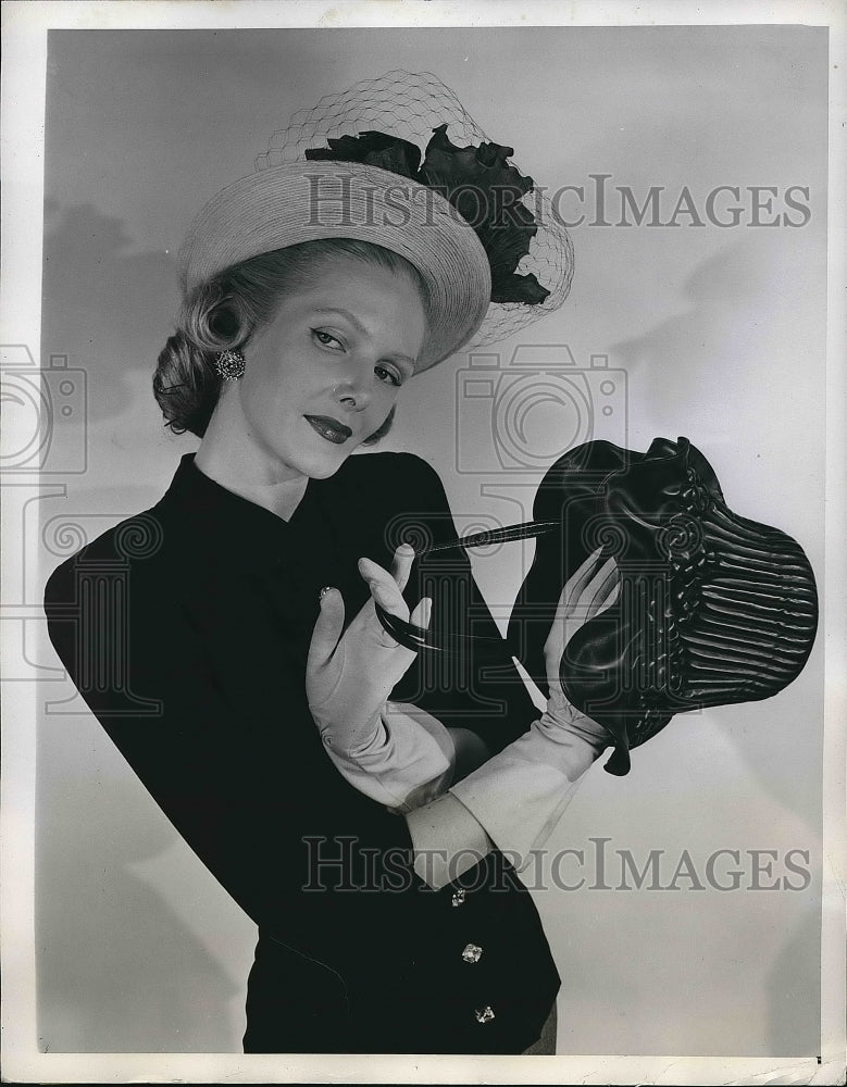 1946 Press Photo Floral Basket Handbag - nea61790 - Historic Images