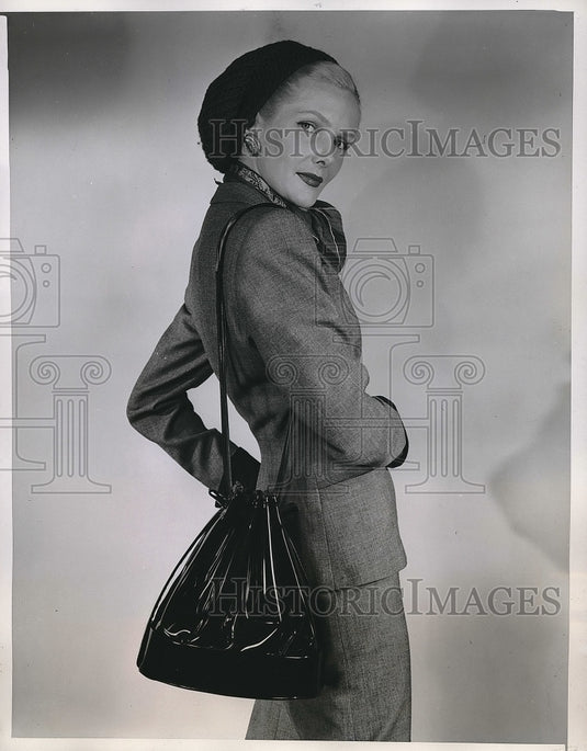 1946 Black Patent "Feed Bag" bu Josef  - Historic Images