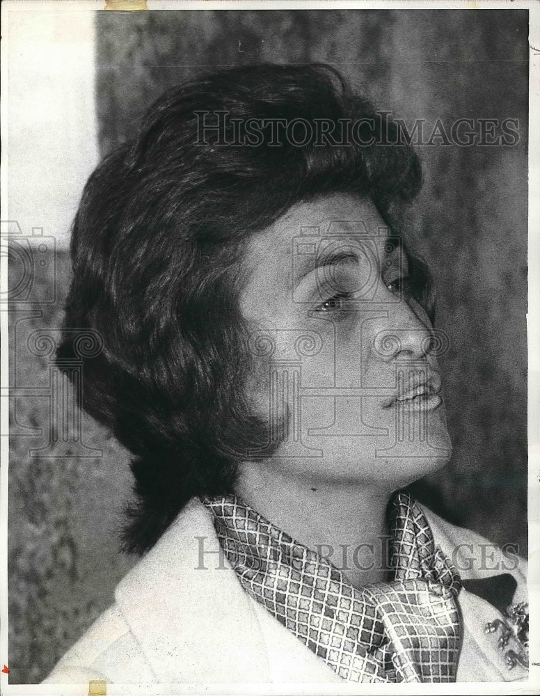 1972 Mrs. Cora Weiss Co - Historic Images