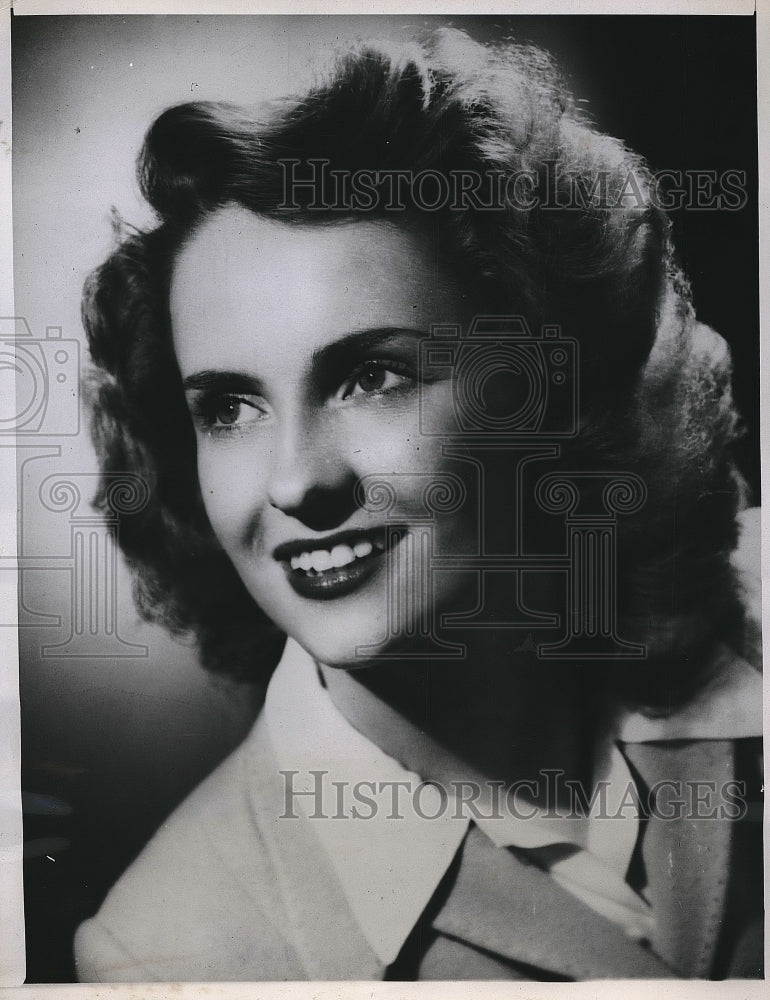 1948 Pat Sherood Senior at U OF I in Collegiate Magazine  - Historic Images