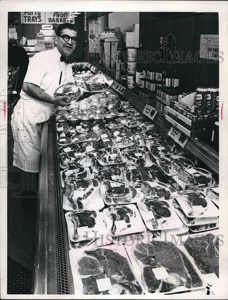 1969 Press Photo Gregory Campanella, Meat Manager at Tony&#39;s West Park RiRite - Historic Images