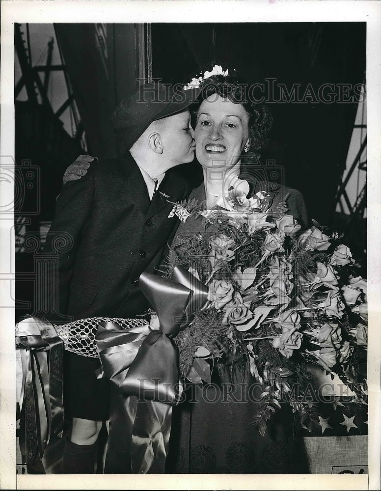 1944 Widow of John Shea &amp; son, Jackie (USS Shea named in his honor) - Historic Images