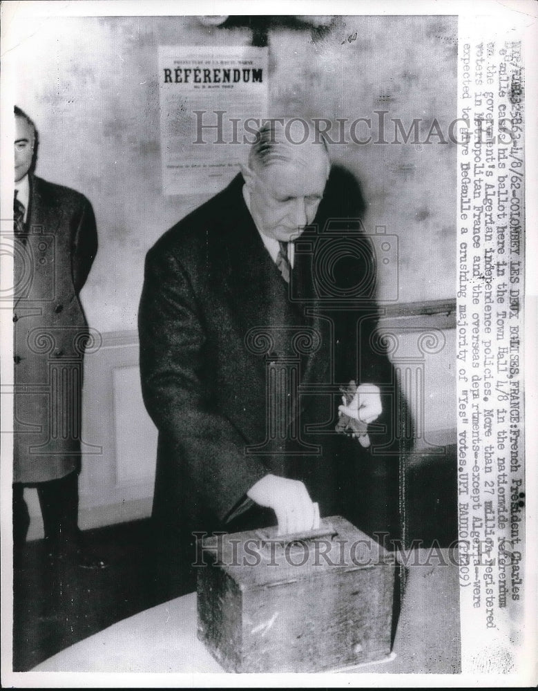 1962 French Pres. Charles de Gaulle casting ballot in Town Hall - Historic Images