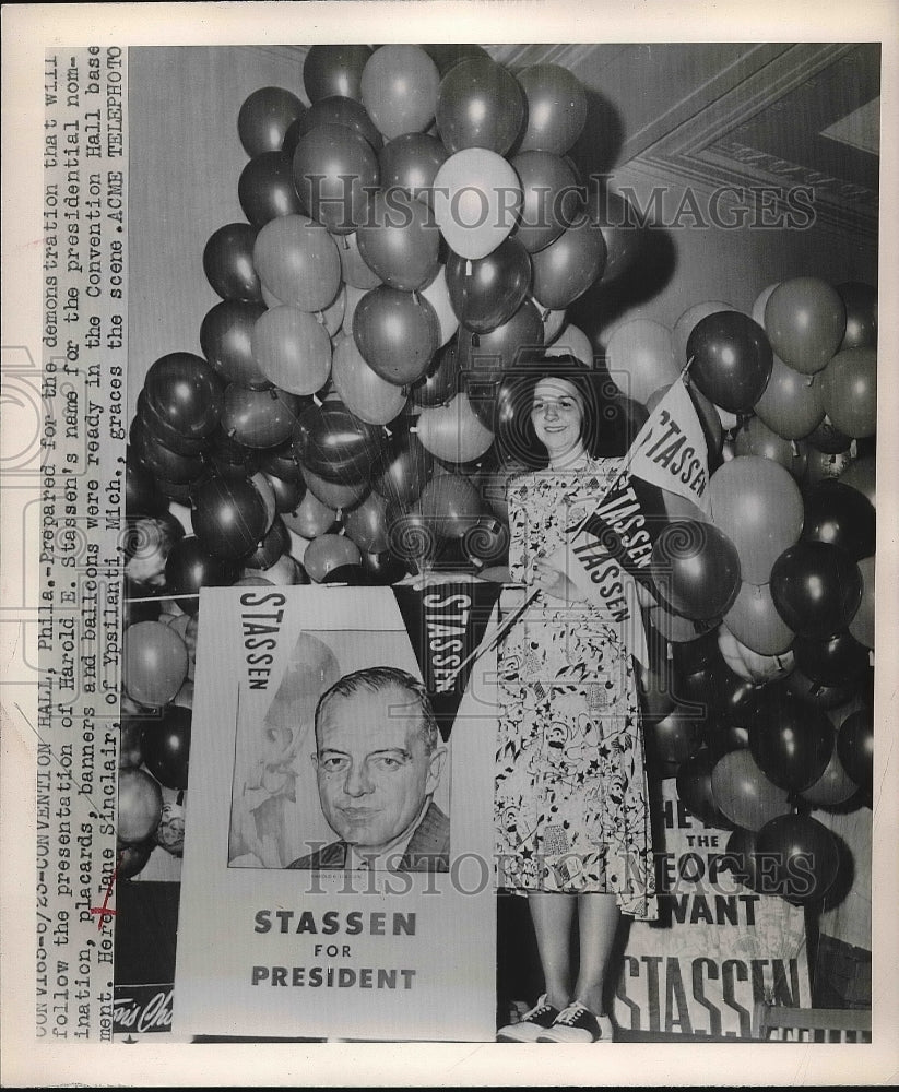 1948 Press Photo Jane Sinclair Prepares Stassen Presidential Signs And Banners - Historic Images
