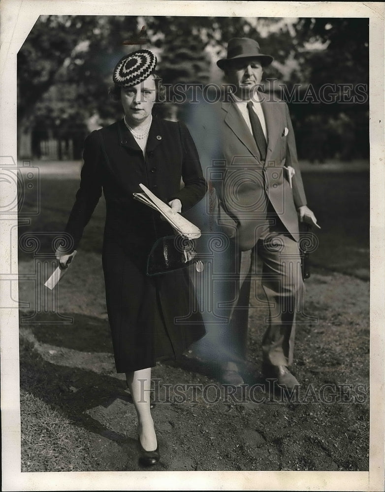 1939 Press Photo Mrs. Isabelle Dodge Sloane at Belmont Park - nea61943 - Historic Images