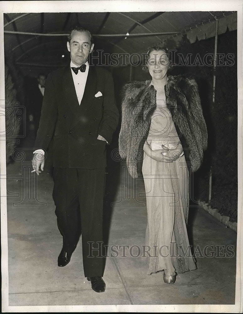1939 Press Photo Mrs. Dodge Sloane, Milton Holden, At the Patio - nea61946 - Historic Images