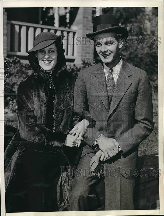 1935 Marie McIntyre and Frederick Hayes Warren On Eve of Wedding - Historic Images