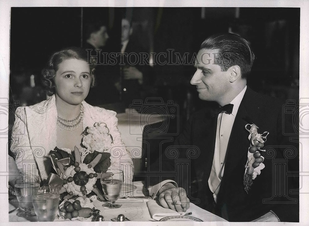 1938 Press Photo Gertrude King and Clark Winter at Washington Market in NY - Historic Images