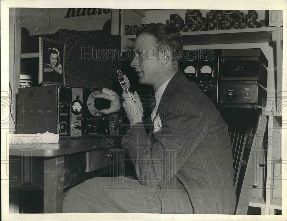 1939 Eugene Kearney meets/marries shortwave radio sweetheart in TN - Historic Images