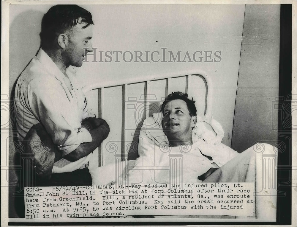 1949 Press Photo injured pilot Lt. Cmdr. John Hill after race in Port Columbus - Historic Images