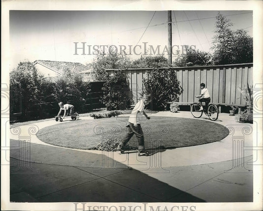 1960 Children Playing in Chicago, IL  - Historic Images