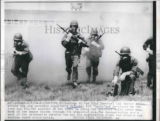 1956 42nd Chemical Lab center Portable Electronic Detector Nerve Gas - Historic Images