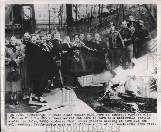 1951 Press Photo Pittsburgh Pickets close woolen mills - nea62251 - Historic Images