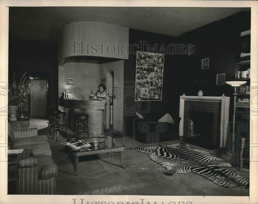 1948 Press Photo Peggy Munroe in Apartment Transformed from Storage - nea62290 - Historic Images