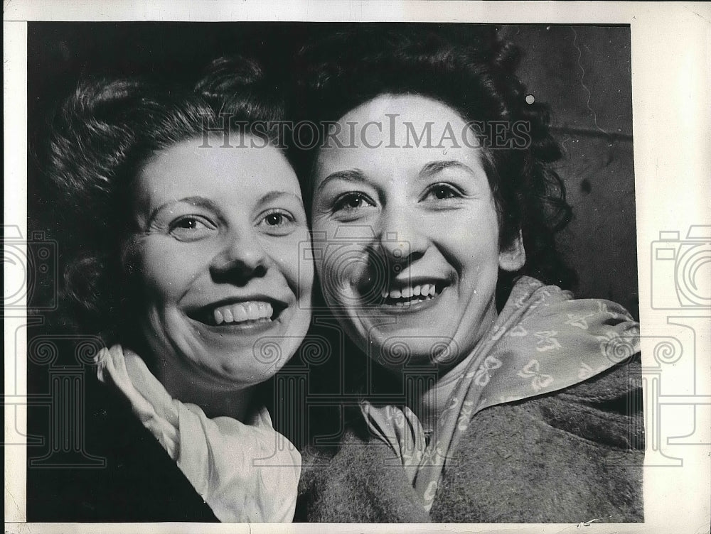 1946 Press Photo Estelle Gottiglieri, Joyce Albrizid Wait Transport To US-Historic Images