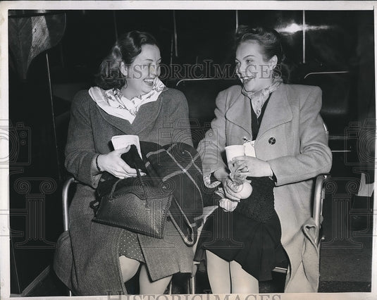1946 Press Photo Rose D. Benson, Wife of Arthur, Doris Rexford, Wife of William-Historic Images