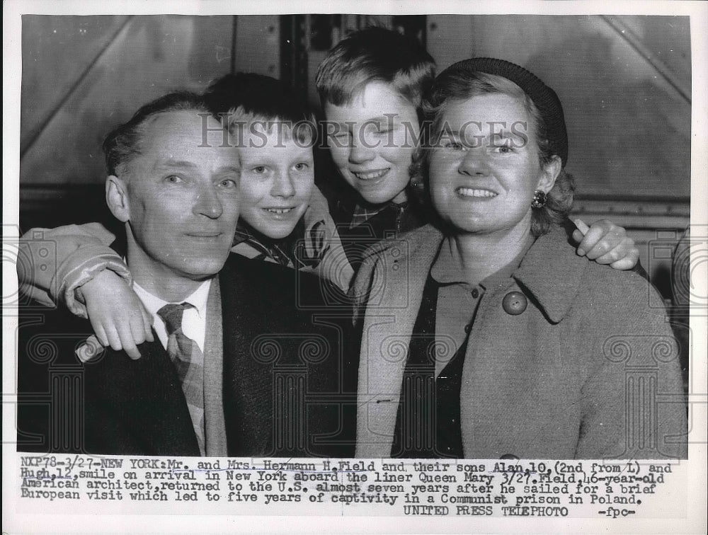 1956 Press Photo Mr. and Mrs. Hermann H. Field, Sons Alan and Hugh, Queen Mary - Historic Images