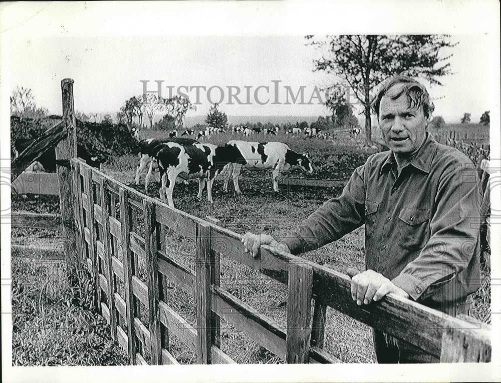 1973 Jack Hicks Waiting for Russians to Discuss Grain Costs - Historic Images