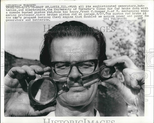 1970 Frank Hooper View Broken Piston From Univ. of Tornoto's Car - Historic Images