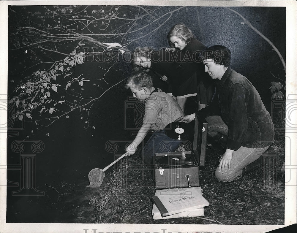 1954 Press Photo Mrs Harold Wallier David Lahey Margaret &amp; May Gebhart - Historic Images