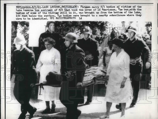 1961 Press Photo 16 Americans die in Lake Lucerne bus accident, Switzerland - Historic Images