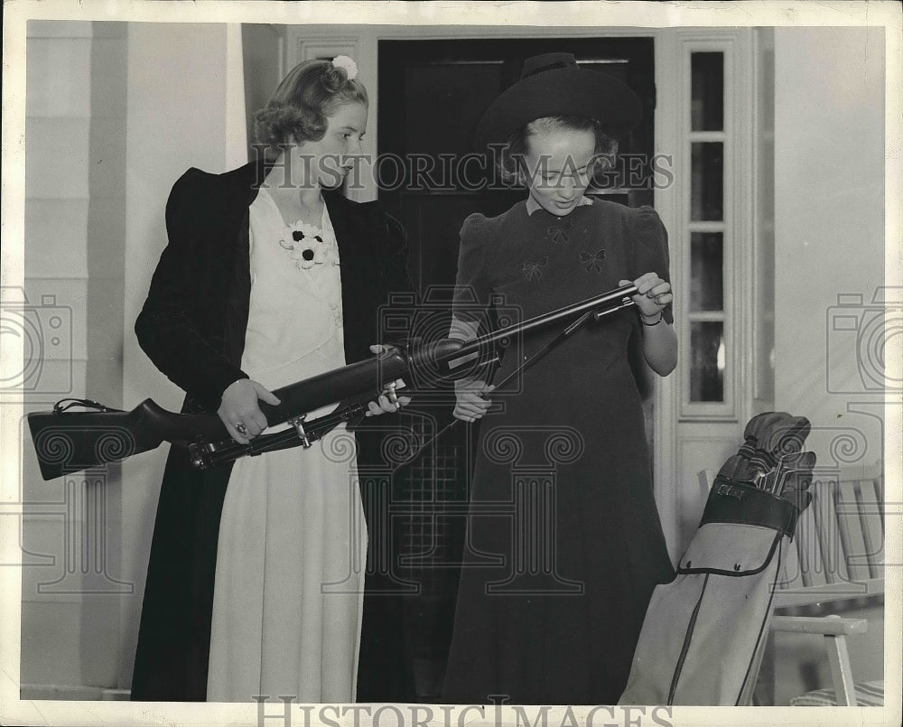 1938 golfer Janet Shock & target shooter Helen Jenkins, college coed - Historic Images