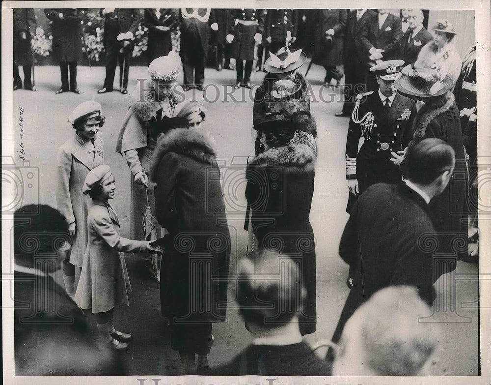 1939 King George &amp; Queen Elizabeth in London en route to Canada - Historic Images