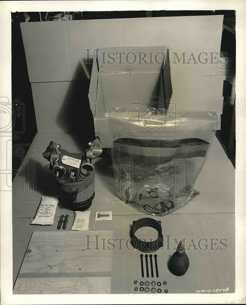 1944 Press Photo Pliofilm Package for Ford Motor Company made by Goodyear - Historic Images