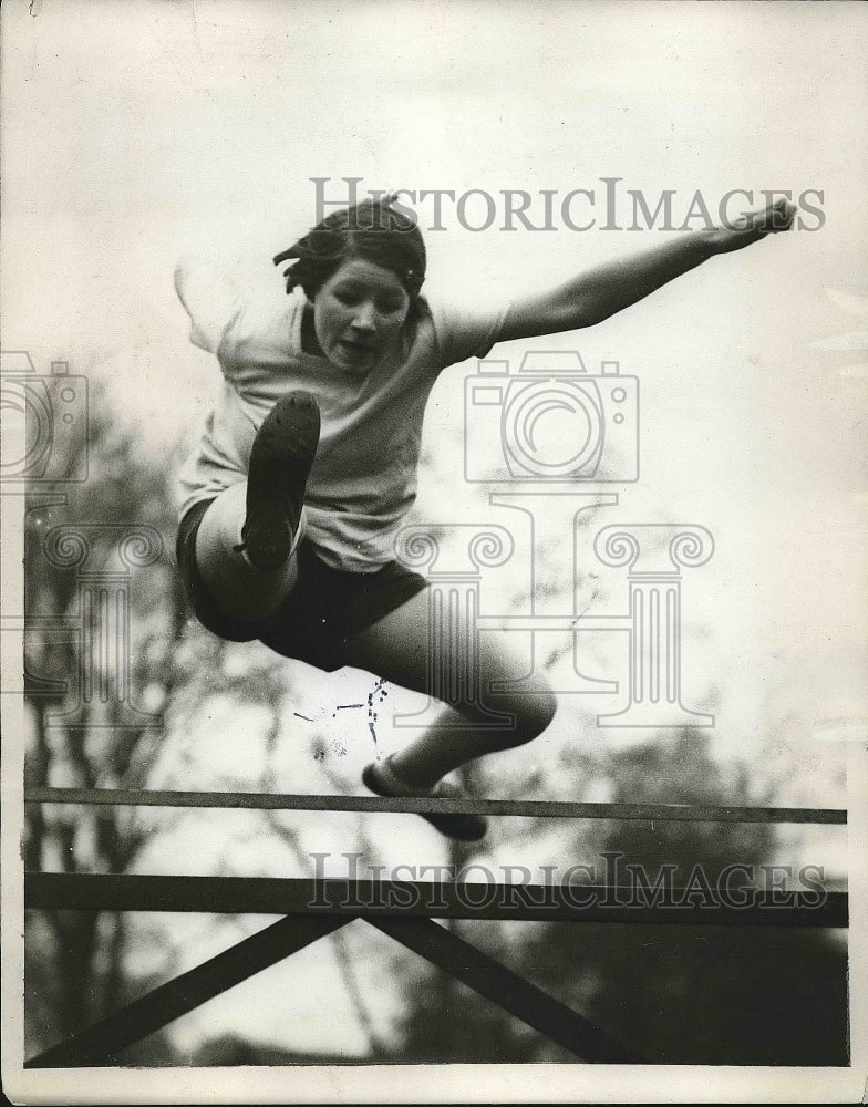 Press Photo Athlete in Battersea Park - Historic Images