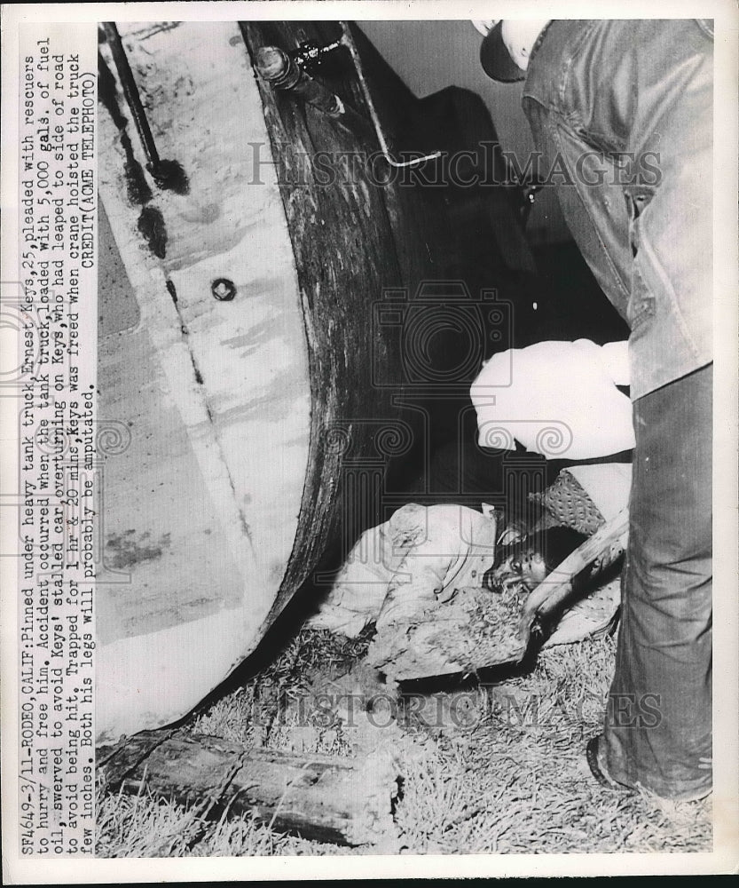 1950 Press Photo Trapped Under Truck Ernest Keys Pleads for help - nea62727-Historic Images
