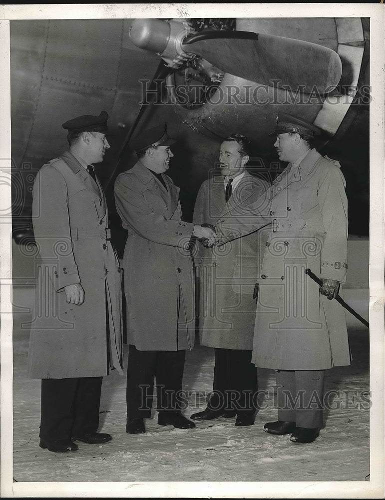 1944 TWA celebrates 6000th overseas crossing at D.C. airport - Historic Images