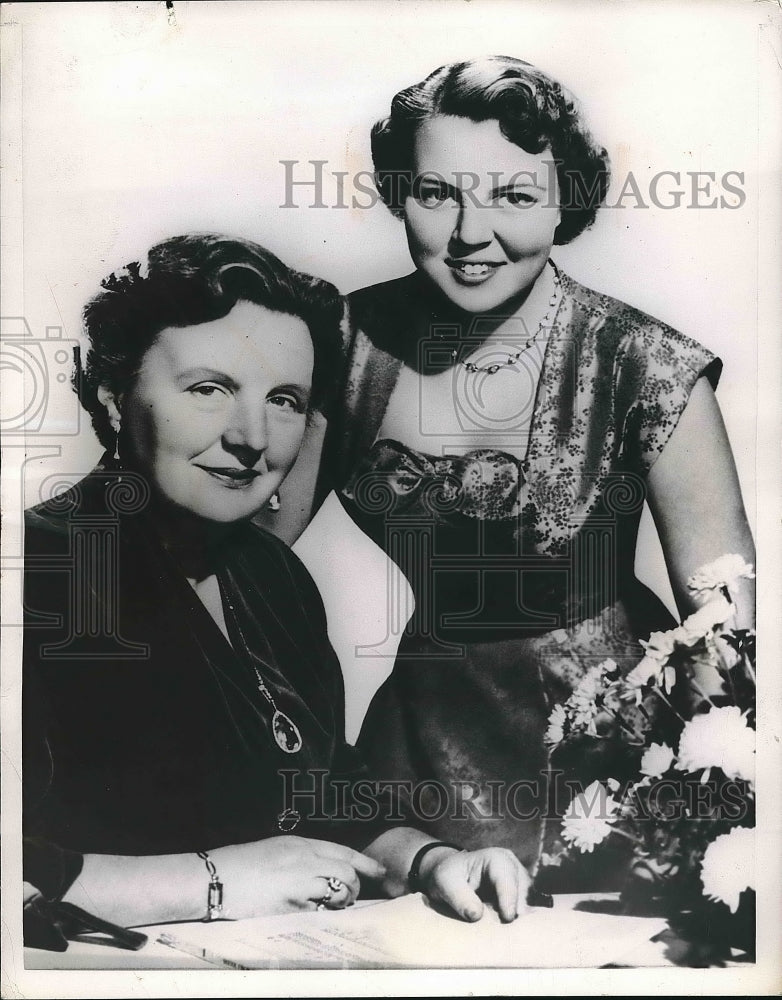 1956 Queen Juliana, daughter Princess Beatrix Wilhemina Armgard - Historic Images