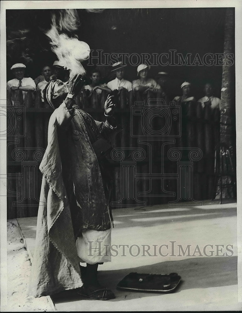 1933 Press Photo Abool Andar Ben Asim Morroccan Temple Fire Dancer - nea62902 - Historic Images