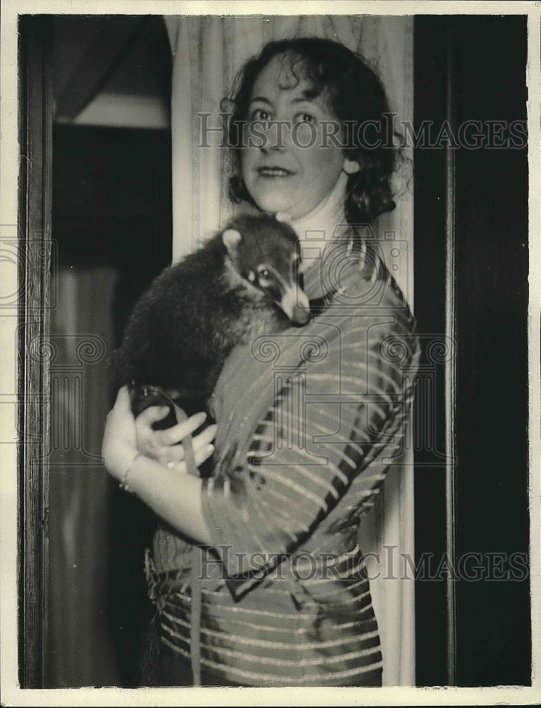 1931 Costa Rican "Honey Bear" & Enola Barker  - Historic Images