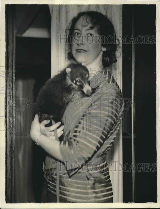 1931 Costa Rican "Honey Bear" & Enola Barker  - Historic Images