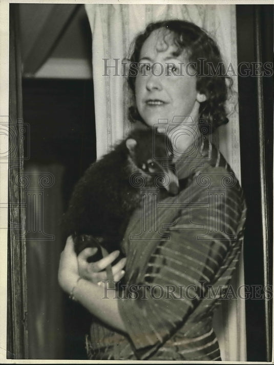 1931 Woman Brings Costa Rican "Honey Bear" to US  - Historic Images
