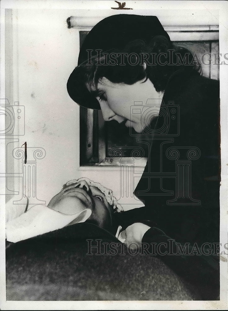 1935 Henry Boulte Educador in Hospital with Wife  - Historic Images