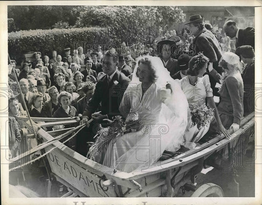 1943 Press Photo Allen Adames and bride Betty Page on wedding day - nea62945 - Historic Images