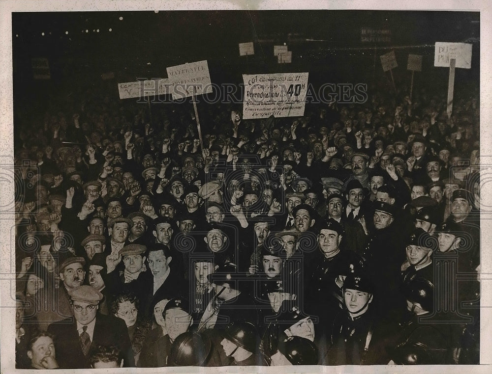 1937 Paris Government workers stage a demonstration, Paris City Hall - Historic Images