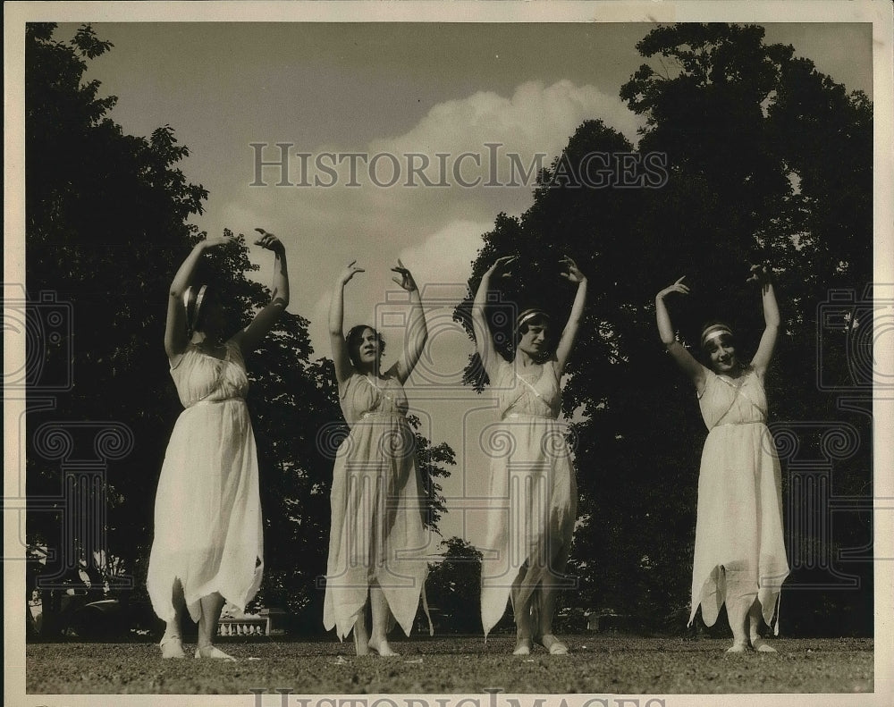 1930 Press Photo Julia Lekas,Mary Johnson,Lulu Vianas &amp; Mary Houlas - nea63064-Historic Images