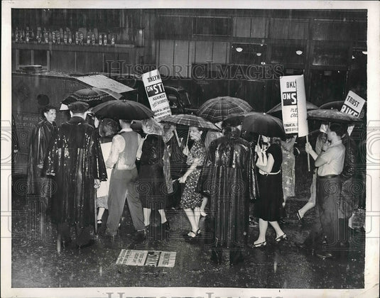 1947 Press Photo Brooklyn Trust Company and its 24 branches on Strike, New York - Historic Images