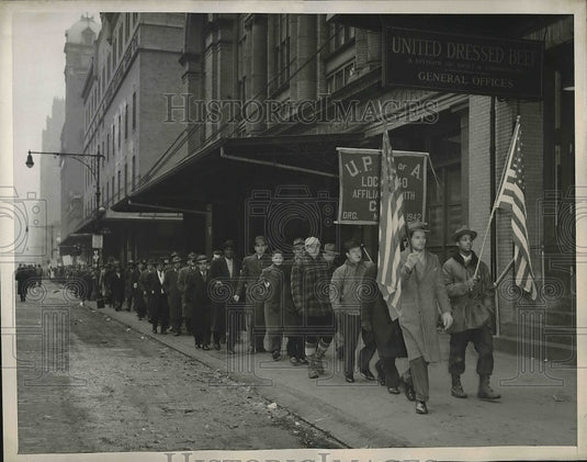 1946 packinghoues workers picketing in front of Swift & Co., NY - Historic Images