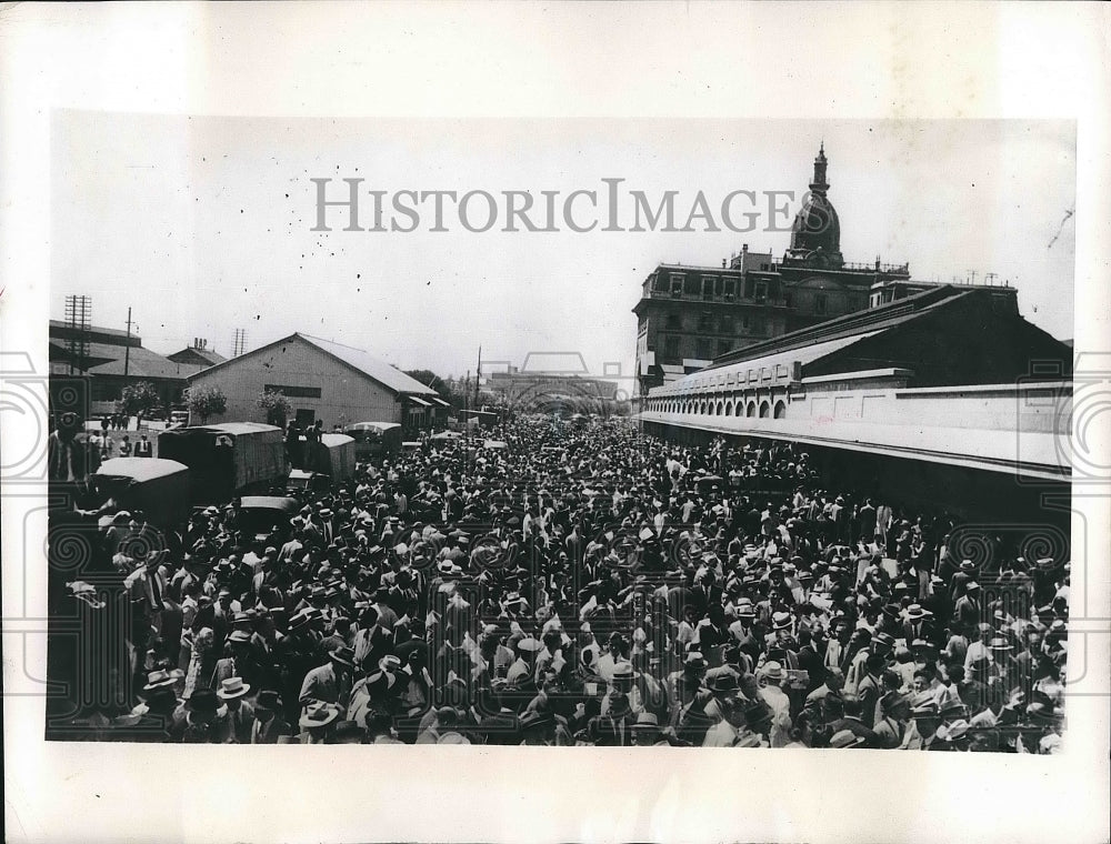 1946 Press Photo Crowd of people gathered to meet presidential candidate - Historic Images