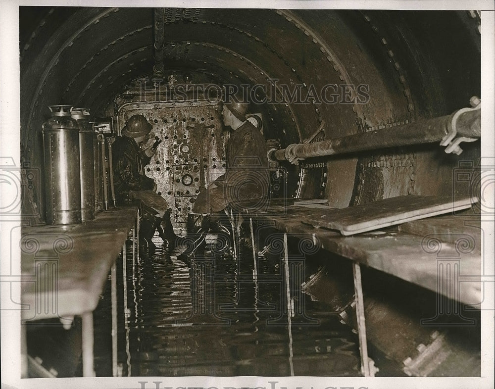 1938 Press Photo Two workers and the Queens Midtown Tunnel - nea63333 - Historic Images