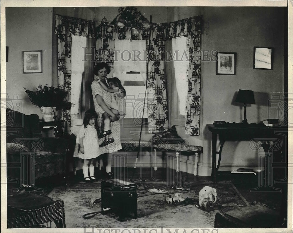 1929 Press Photo Children after being overcome by carbon monoxide poisoning - Historic Images