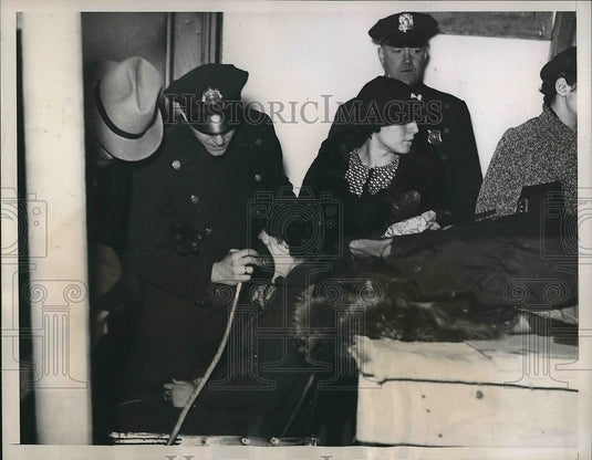 1934 Carbon monoxide poisoning victims from factories  - Historic Images
