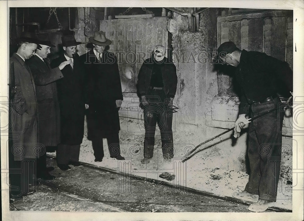 1944 Press Photo War Labor Board Members At Jones &amp; Laughlin Plant, Pittsburgh - Historic Images