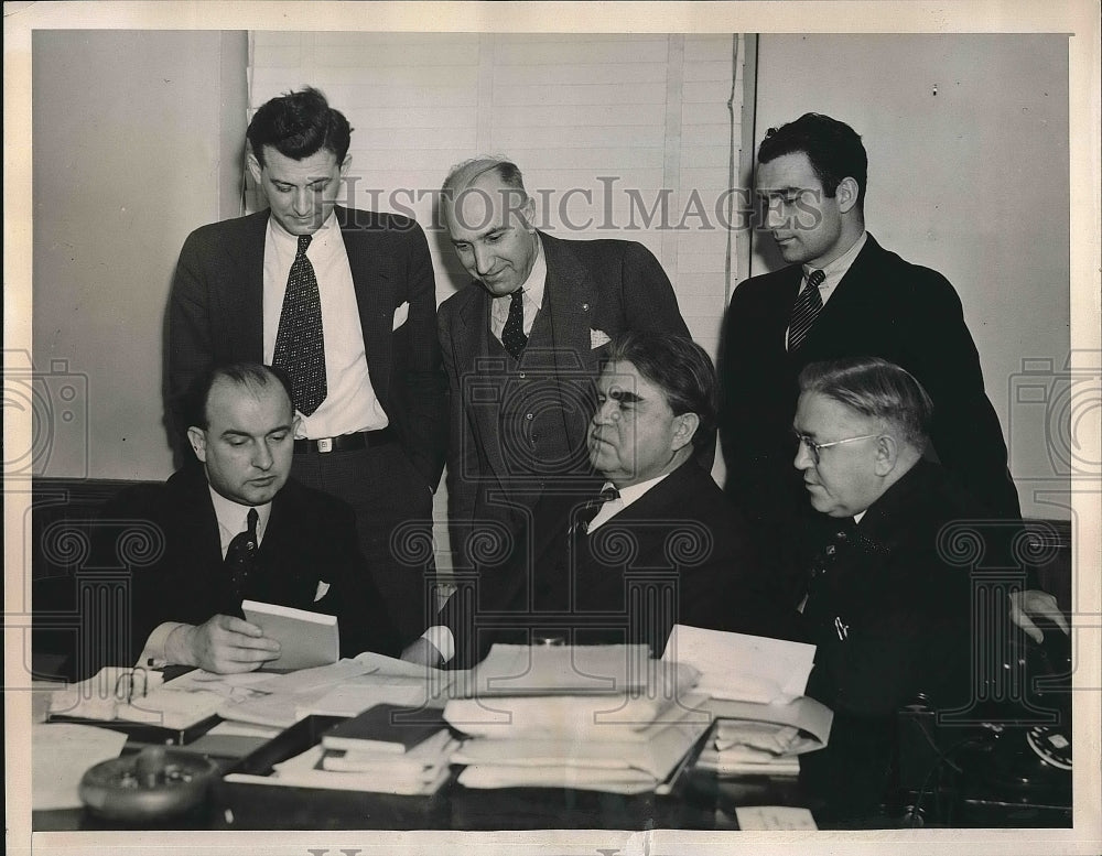 1940 Labor Leaders Confer On New York Transit Strike  - Historic Images