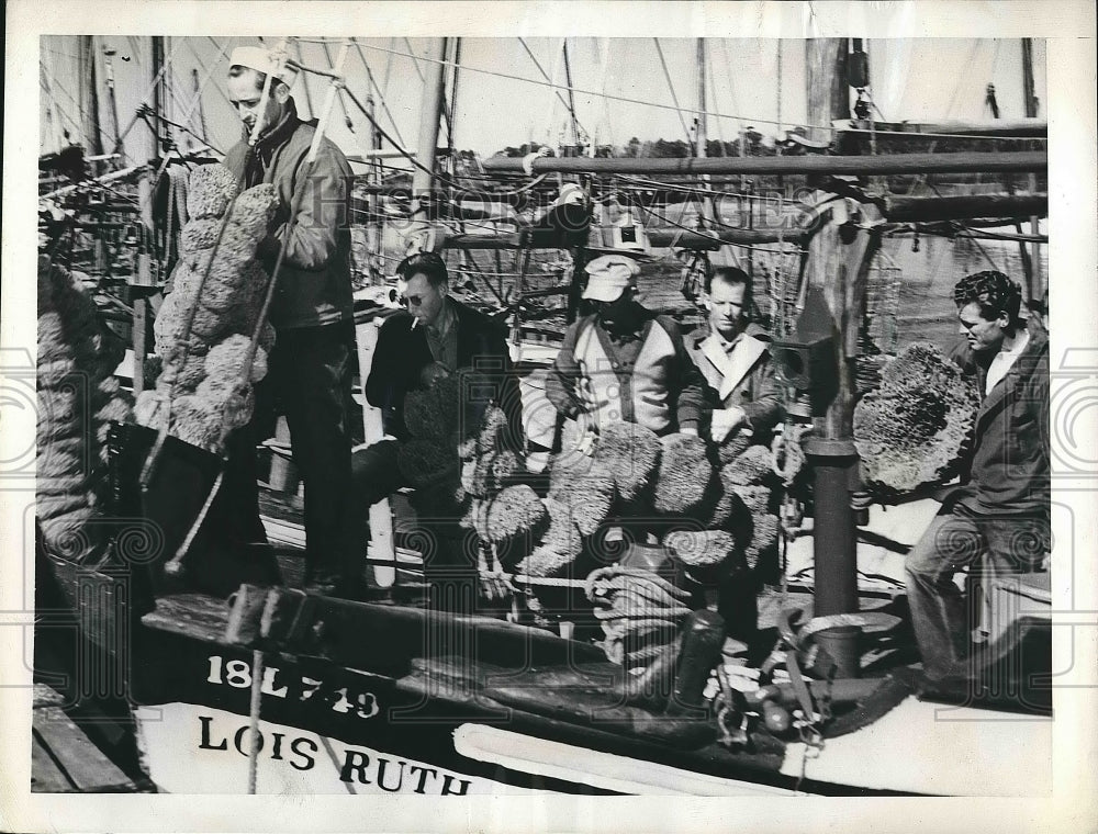 1946 Spanish fishermen arriving home after Catch  - Historic Images